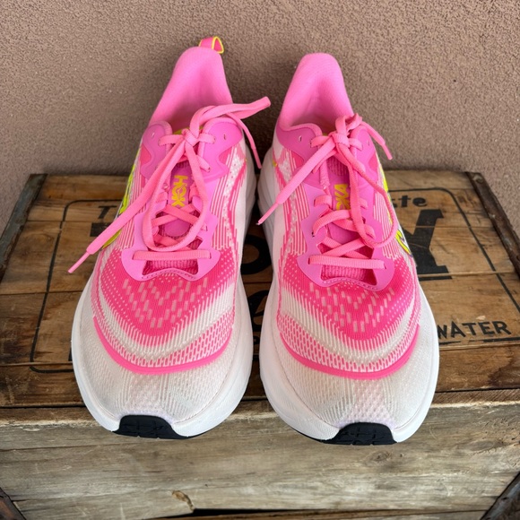 Hoka Skyflow Women’s Running Shoe in Neon Rose/Neon Hoka Citrus - Picture 4 of 11